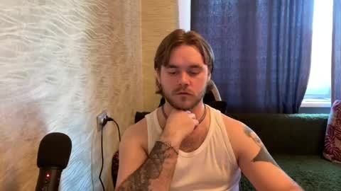 Snapshot of hugo__brad chatting on May 2026 02:32:01 PM Hugo online show from May 2026 02:32:01 PM
