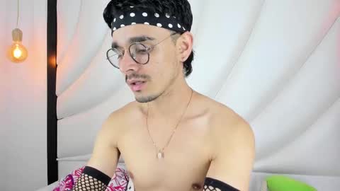 Snapshot of hugo_cooper chatting on March 2025 10:10:02 PM HUGO online show from March 2025 10:10:02 PM