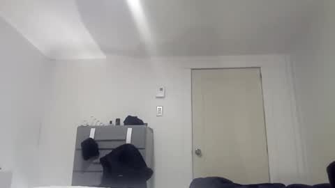 HugoBergeron82 online show from December 2024 07:50:01 AM