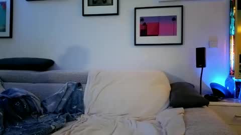 Hugo online show from November 2025 03:34:01 PM