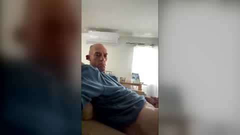 hungbull81 online show from May 2026 03:35:02 AM