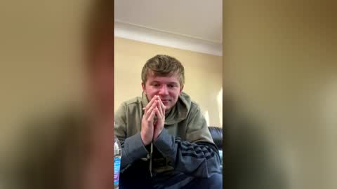 Snapshot of hungdaddy450 chatting on December 2025 05:21:02 PM hungdaddy450 online show from December 2025 05:21:02 PM