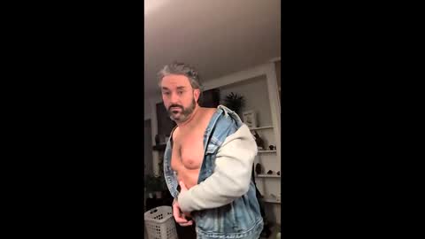 hungitalian40 online show from December 2025 10:21:02 AM