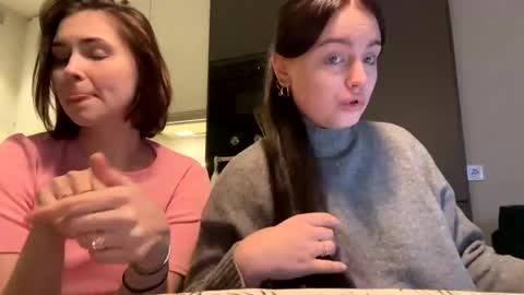 Snapshot of hungry_bunnyyyy chatting on December 2024 09:02:01 PM Evelyn online show from December 2024 09:02:01 PM