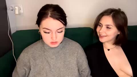 Snapshot of hungry_bunnyyyy chatting on December 2024 10:37:01 PM Evelyn online show from December 2024 10:37:01 PM