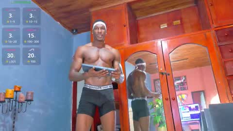 Hunter  online show from November 2025 07:58:01 PM