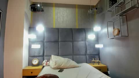 hunterheat_ online show from November 2025 12:05:02 PM