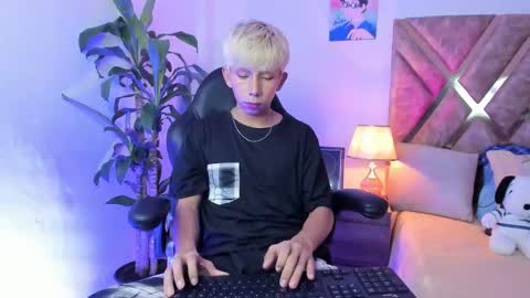 Son Hyunjin online show from February 2026 08:48:02 PM