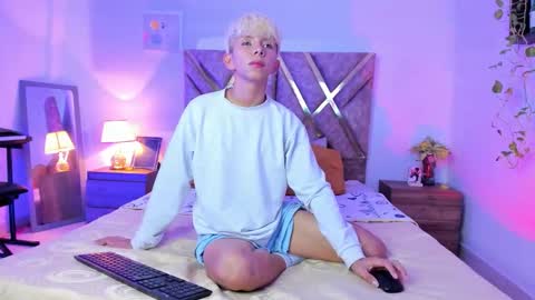 Son Hyunjin online show from March 2026 11:42:02 PM