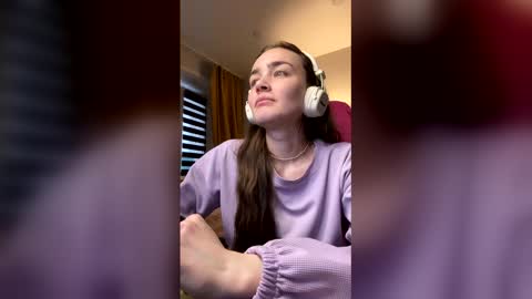 Snapshot of i_love_icecream chatting on December 2025 10:20:02 AM elisabeth online show from December 2025 10:20:02 AM