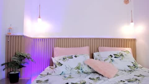   online show from December 2024 04:23:02 AM