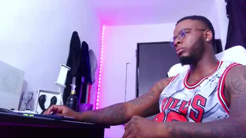 Mr H Independent model online show from September 2025 03:39:02 AM