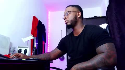 Mr H Independent model online show from September 2025 02:44:02 AM