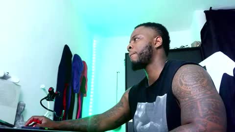 Mr H Independent model online show from October 2025 02:56:01 AM