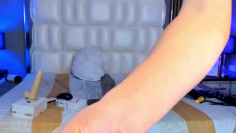 iam_mathias online show from October 2025 07:42:02 AM