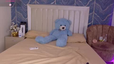 Snapshot of iam_nicolle chatting on December 2025 12:47:01 PM iam_nicolle online show from December 2025 12:47:01 PM