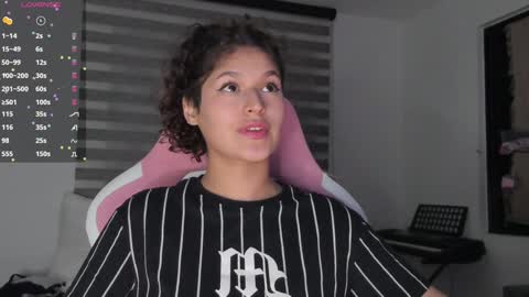 Snapshot of iam_nikki chatting on January 2025 06:20:01 AM On instagram Imm NikkiHelp me reach 100 likes online show from January 2025 06:20:01 AM