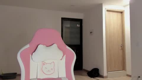 Snapshot of iam_nikki chatting on March 2025 09:27:02 AM On instagram Imm NikkiHelp me reach 100 likes online show from March 2025 09:27:02 AM