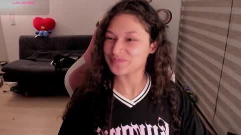 Snapshot of iam_nikki chatting on October 2025 04:20:02 AM On instagram Imm NikkiHelp me reach 100 likes online show from October 2025 04:20:02 AM