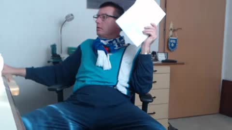 Snapshot of iamachim chatting on October 2025 09:32:01 AM iamachim online show from October 2025 09:32:01 AM