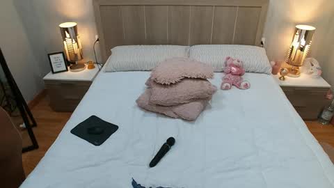 Snapshot of iamcrystal2 chatting on December 2024 07:03:02 PM Crystal online show from December 2024 07:03:02 PM