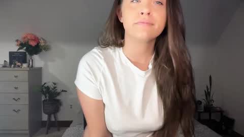 Crystal online show from November 2025 06:08:01 PM