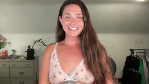 Snapshot of iamcrystalann chatting on June 2026 03:19:02 AM Crystal online show from June 2026 03:19:02 AM
