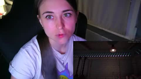 Dervindella online show from September 2025 05:02:02 PM