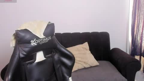 Dylan  independent model  online show from April 2026 04:23:01 PM