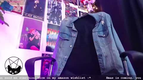 Mari online show from December 2024 10:35:02 PM