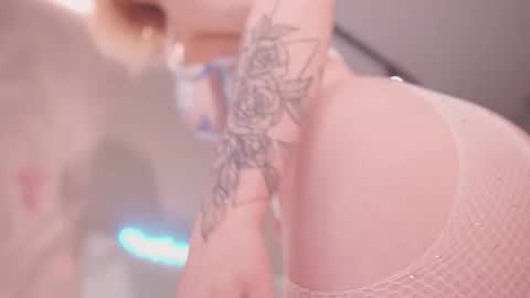 Nina  online show from September 2025 06:02:02 PM