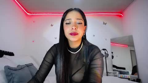 Snapshot of iamroxanne chatting on February 2025 06:48:01 PM Camila online show from February 2025 06:48:01 PM