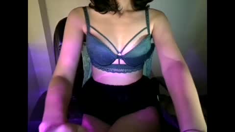 Snapshot of iamsweethoney chatting on November 2025 06:08:02 PM hainnahh online show from November 2025 06:08:02 PM