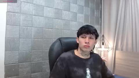 Snapshot of iancute_ chatting on November 2025 01:43:02 PM ian online show from November 2025 01:43:02 PM