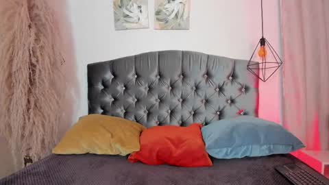 ian  online show from October 2025 04:31:01 AM