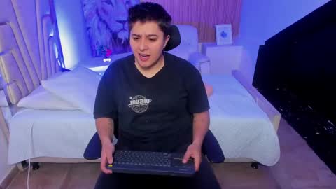 Snapshot of iangilbert chatting on September 2025 08:31:01 PM ian online show from September 2025 08:31:01 PM