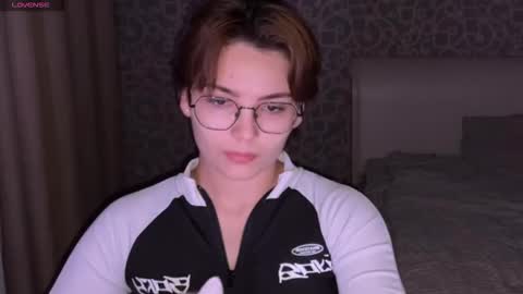 Snapshot of iceeheart chatting on November 2025 03:23:01 PM Ksenia online show from November 2025 03:23:01 PM