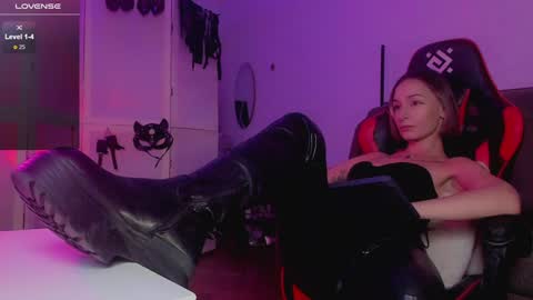 Snapshot of icyalcine chatting on December 2024 06:24:02 PM Mary online show from December 2024 06:24:02 PM