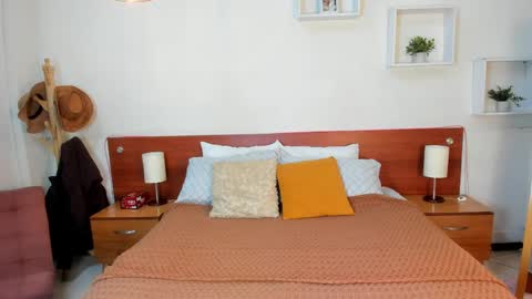 Icy online show from October 2025 10:21:01 AM