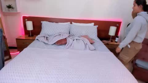 Icy online show from October 2025 10:23:02 AM