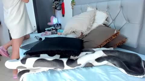 Snapshot of idaly_lovepussy chatting on December 2024 01:08:01 AM idaly online show from December 2024 01:08:01 AM