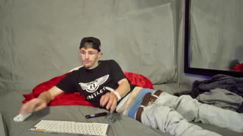 Amiri Roue online show from January 2025 02:03:02 AM