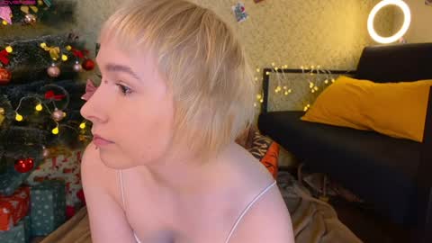 Emmy  help me reach 100 thumbs up online show from January 2025 05:30:02 PM