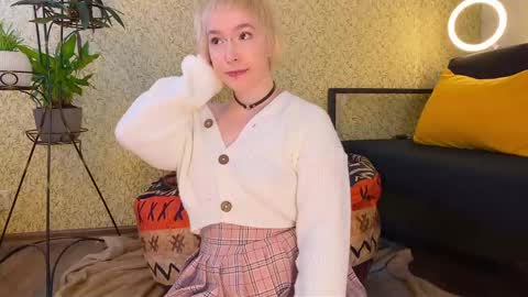 Emmy  help me reach 100 thumbs up online show from February 2025 09:37:01 AM