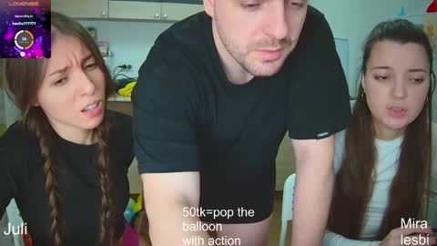 Snapshot of ihavepaws33 chatting on December 2024 03:35:01 PM Julia and Mira online show from December 2024 03:35:01 PM