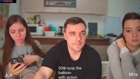 Snapshot of ihavepaws33 chatting on December 2024 04:49:02 PM Julia and Mira online show from December 2024 04:49:02 PM