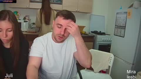 Snapshot of ihavepaws33 chatting on December 2024 04:16:02 PM Julia and Mira online show from December 2024 04:16:02 PM