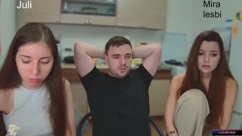 Snapshot of ihavepaws33 chatting on December 2024 01:21:01 PM Julia and Mira online show from December 2024 01:21:01 PM