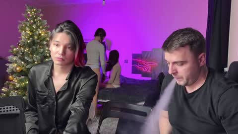 Snapshot of ihavepaws33 chatting on December 2024 03:17:02 PM Julia and Mira online show from December 2024 03:17:02 PM