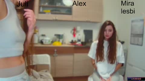 Snapshot of ihavepaws33 chatting on December 2024 04:25:02 PM Julia and Mira online show from December 2024 04:25:02 PM